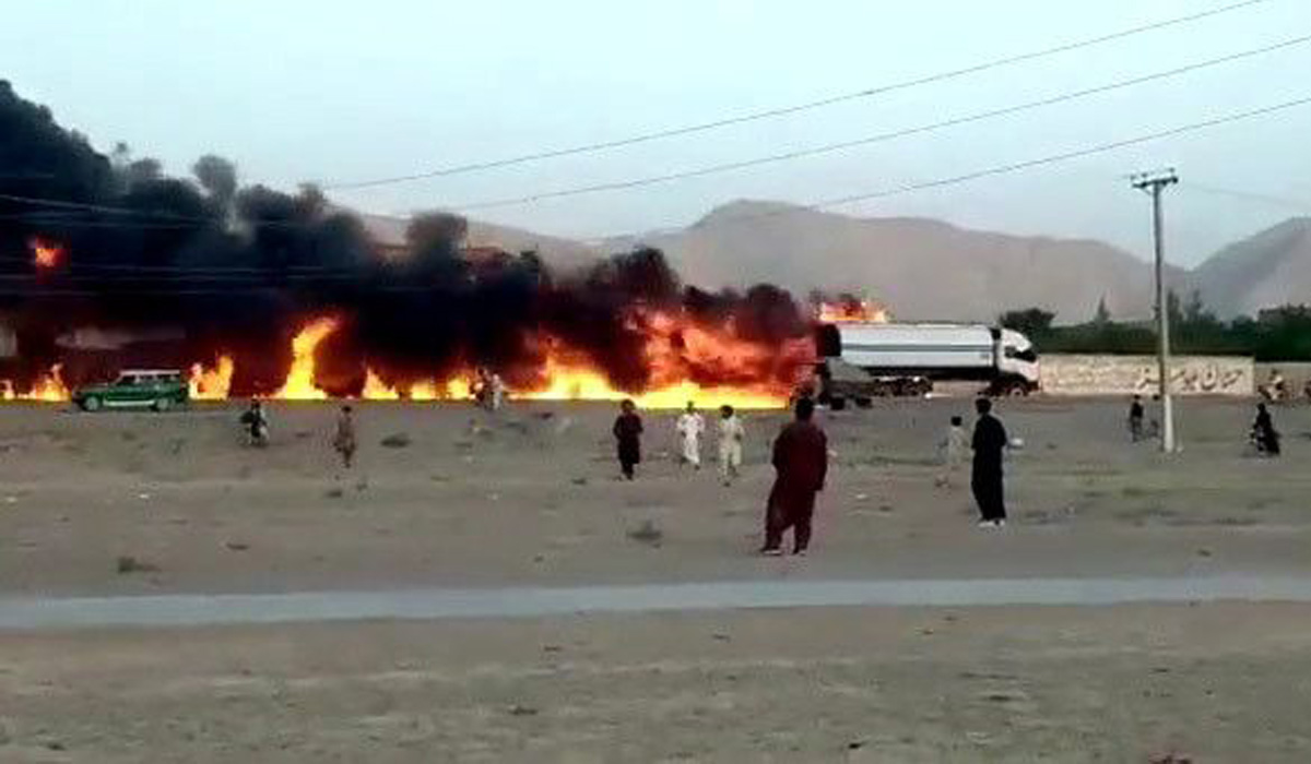 Pakistani hero drives away burning oil tanker to save lives
